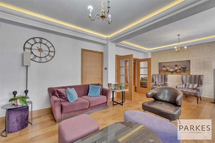 3 Bedroom Flat To Rent In Marlborough Court, Pembroke Road, W8