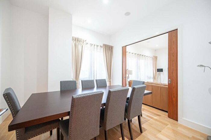 3 Bedroom Flat To Rent In Lexington Place, Golders Green, London, NW11