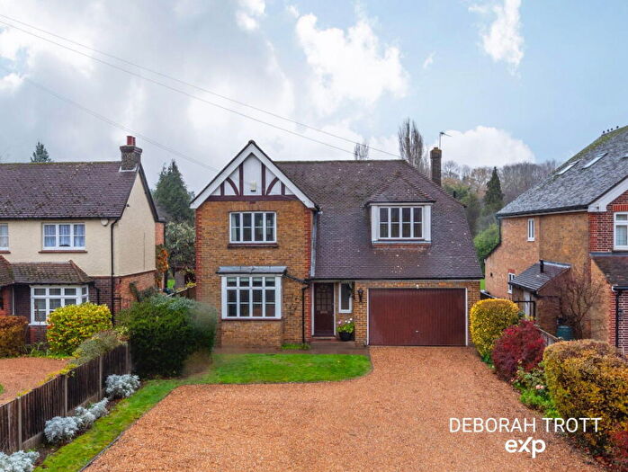 4 Bedroom Detached House For Sale In London Road, Leybourne, West Malling, ME19