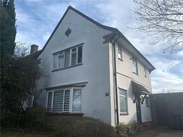 4 Bedroom End Of Terrace House For Sale In Upland Way, Epsom, Surrey, KT18