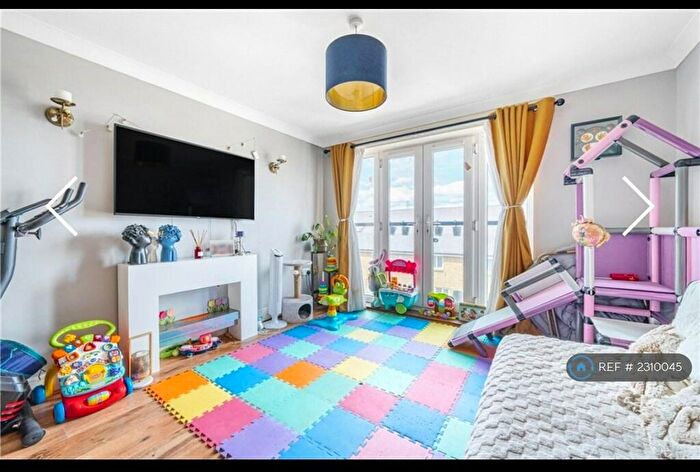 2 Bedroom Flat To Rent In Griffin Court, Northfleet, Gravesend, DA11