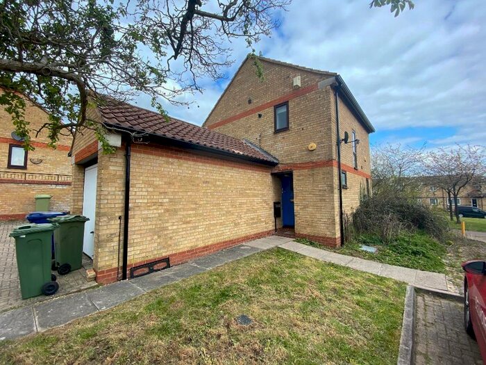3 Bedroom Detached House To Rent In Hartwort Close, Walnut Tree, Milton Keynes, MK7