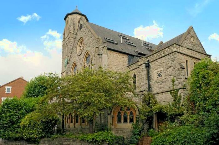 2 Bedroom Apartment To Rent In Cromwell Avenue, London, N6