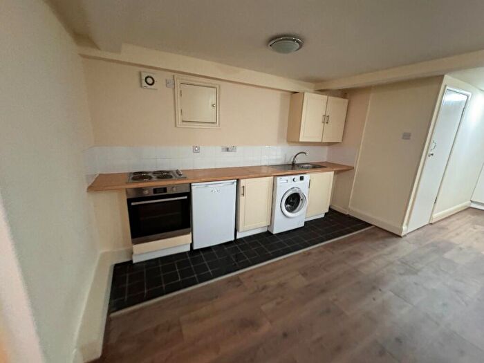 1 Bedroom Flat To Rent In High Road, Woodford Green, Essex, IG8