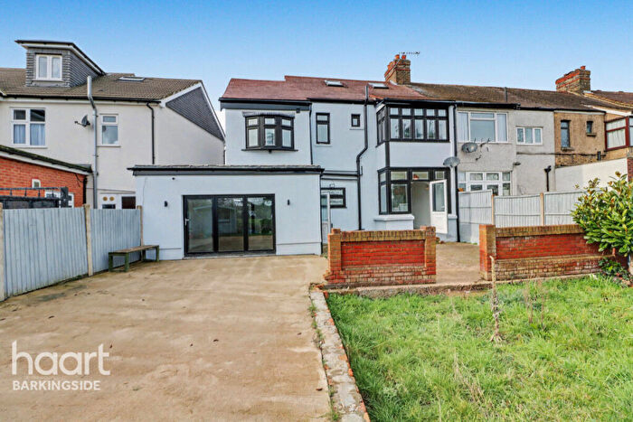 4 Bedroom End Of Terrace House For Sale In Fencepiece Road, Barkingside, IG6