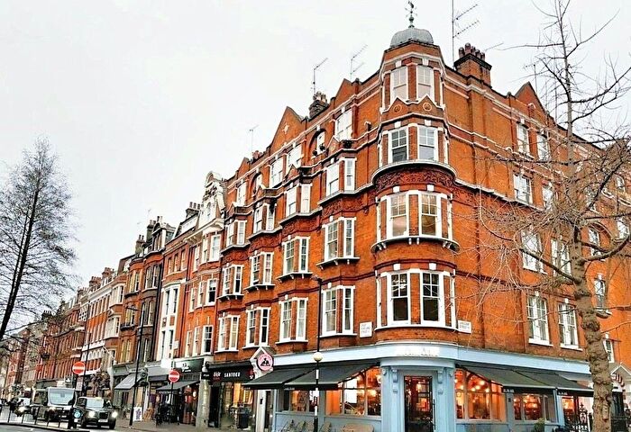 3 Bedroom Flat To Rent In Great Portland Street, Marylebone, London, W1W
