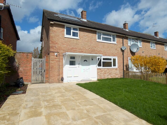 3 Bedroom Property To Rent In Ash Road, Barnsbury, Woking, GU22