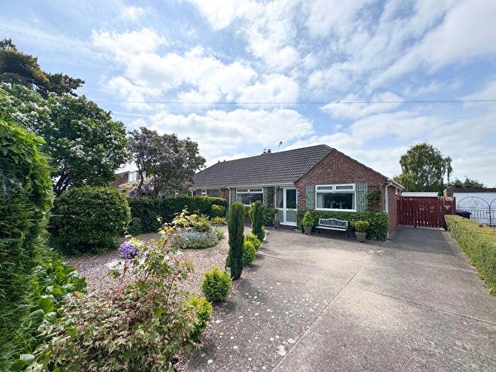 2 Bedroom Semi-Detached Bungalow For Sale In Tetney Lane, Holton-le-clay, DN36