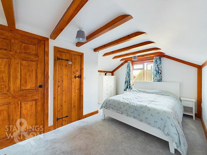 3 Bedroom Chalet For Sale In Pond Lane, Upper Holton, Halesworth, IP19