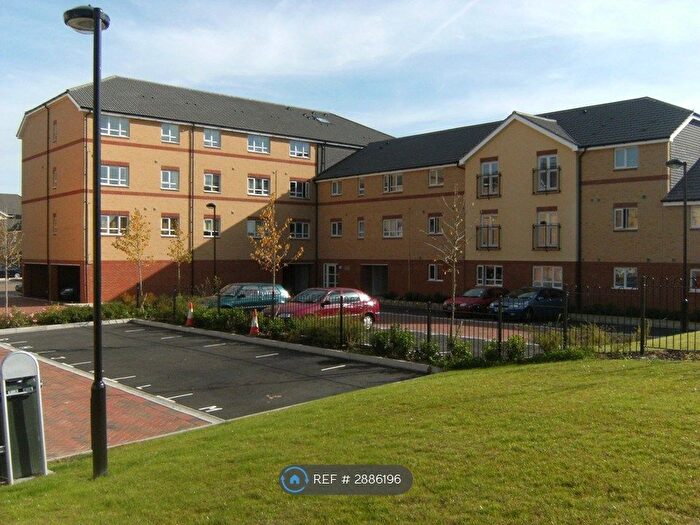 2 Bedroom Flat To Rent In Hayden Court, Feltham, TW13