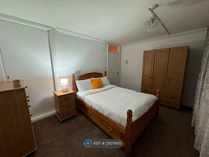 2 Bedroom Flat To Rent In Ifield Drive, Crawley, RH11