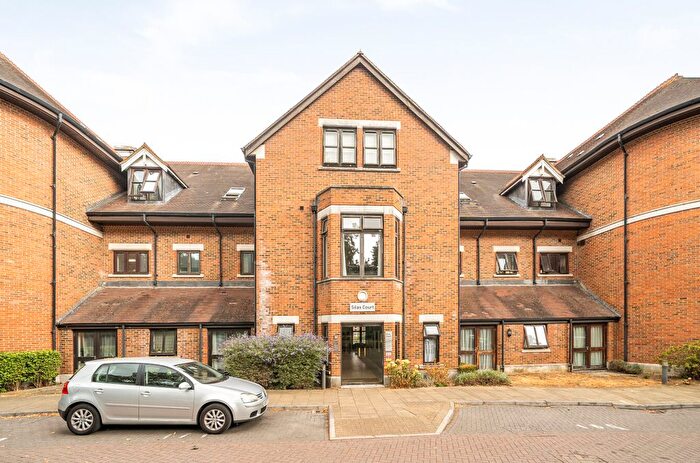 1 Bedroom Flat For Sale In Silas Court, Nascot Wood, Watford, WD17
