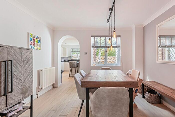 4 Bedroom Link Detached House For Sale In Chain Free In Barford, NR9