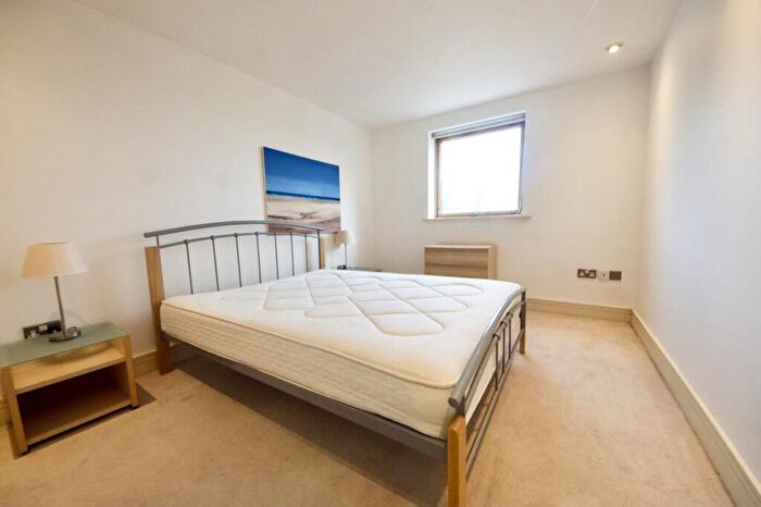 2 Bedroom Apartment To Rent In Nova Building, London, E14