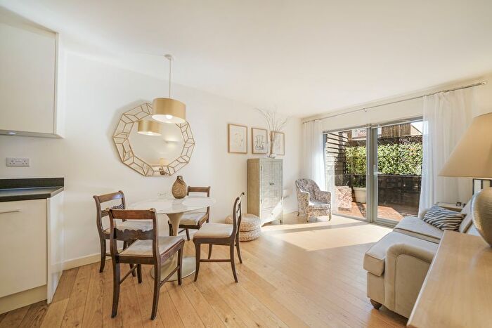 1 Bedroom Flat For Sale In Fermoy Road, Maida Vale, W9