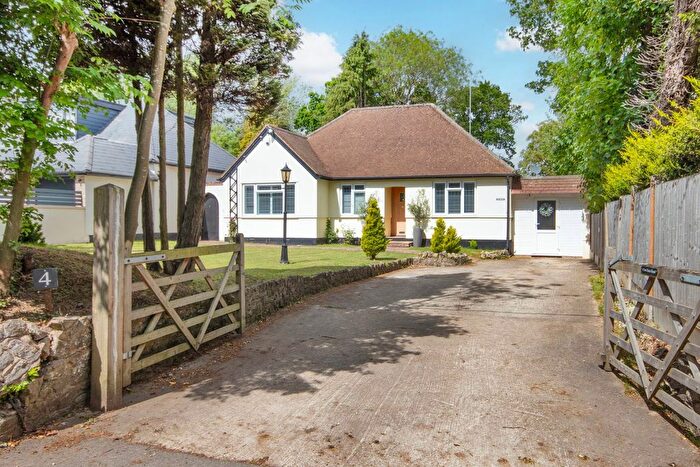 4 Bedroom Bungalow For Sale In New Barn Road, Longfield, Kent, DA3