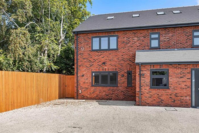 4 Bedroom Semi Detached House For Sale In Hawthorne Road, Caversham, Reading, RG4