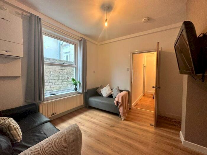 6 Bedroom Terraced House To Rent In Brading Road, Brighton, BN2