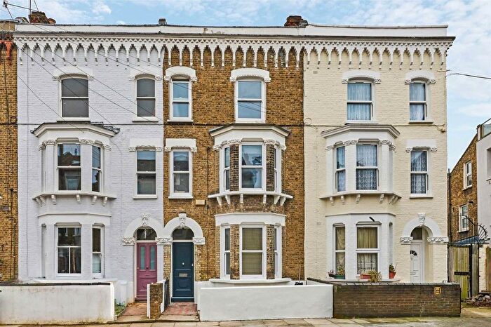 4 Bedroom Flat To Rent In Santley Street, London, SW4