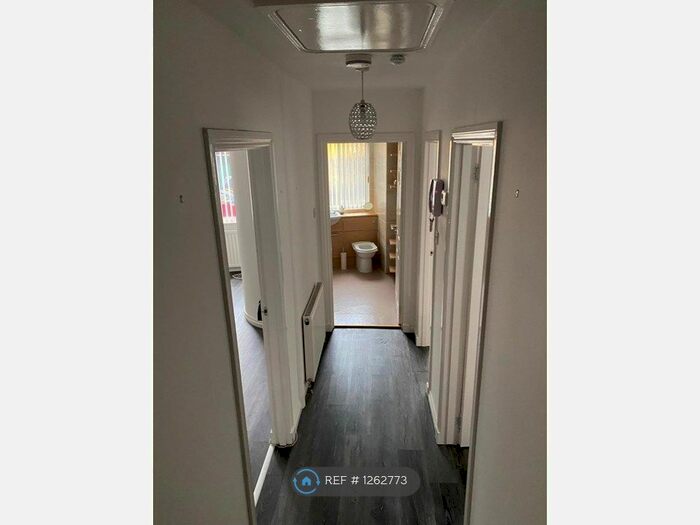 2 Bedroom Flat To Rent In Mary Street, Paisley, PA2