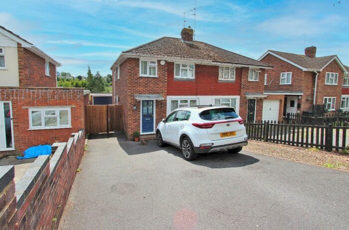 3 Bedroom Semi-Detached House To Rent In Fairford Road, Tilehurst, Reading, RG31