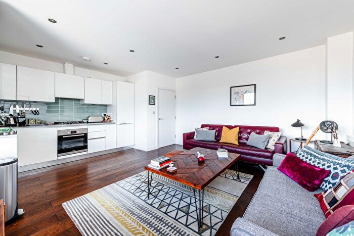 2 Bedroom Flat For Sale In Vyner Street, London, E2