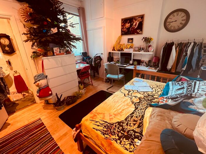 Studio To Rent In Oakfield Road, London, N4