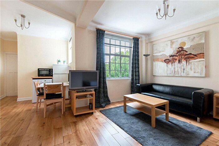 Flat To Rent In Mortimer Court, Abbey Road, NW8