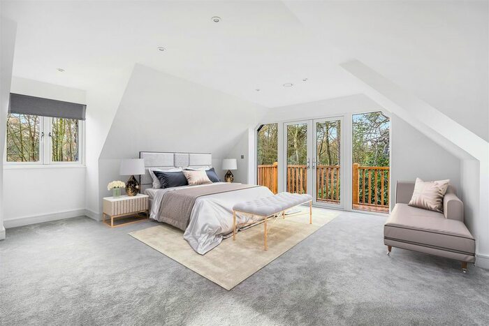 4 Bedroom Detached House For Sale In Woodhill, Brookmans Park, Hatfield, AL9