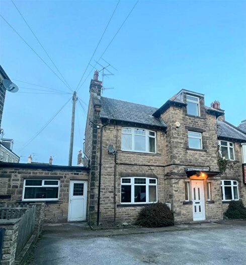 3 Bedroom Town House To Rent In Mitchell Square, Silsden, Keighley, BD20