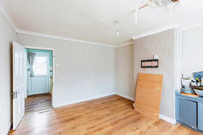 2 Bedroom Terraced House For Sale In Gladstone Road, Northampton, NN5