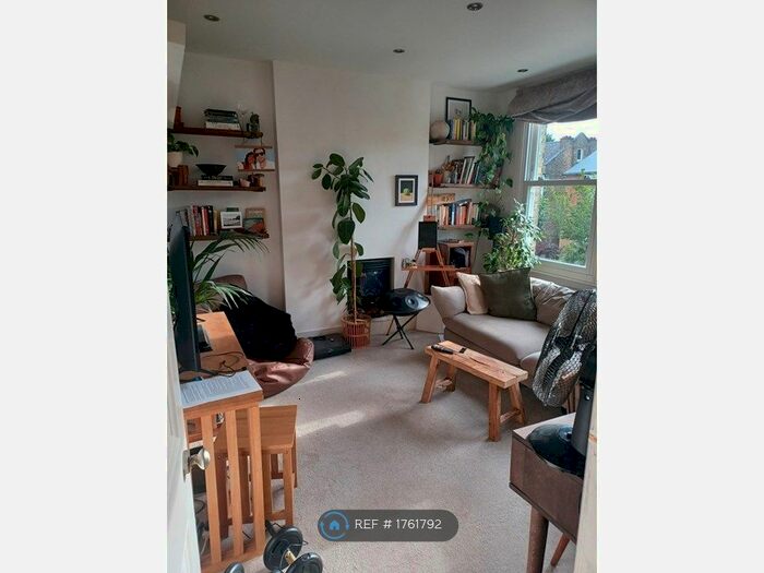 1 Bedroom Flat To Rent In Ellerton Road, Surbiton, KT6