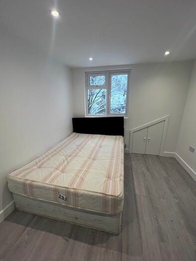 3 Bedroom Flat To Rent In Downhills Park Road, London, N17