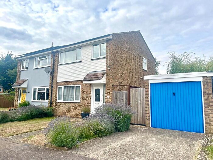 3 Bedroom Semi-Detached House For Sale In Poplar Close, Biggleswade, SG18