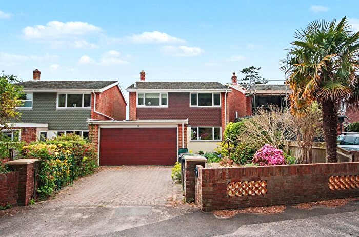 3 Bedroom Detached House For Sale In Studland Drive, Milford-On-Sea, SO41