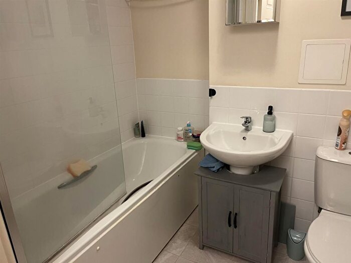 1 Bedroom Flat To Rent In Viridian Apartments, Battersea Park Road, SW8