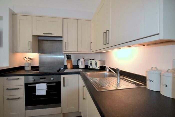 Studio To Rent In Berkeley Square, Bristol, BS8 - Photo 3