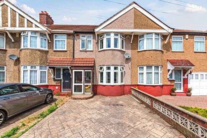 3 Bedroom Terraced House For Sale In Northumberland Avenue, Welling, DA16