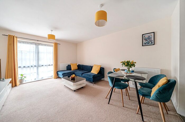 1 Bedroom Flat For Sale In Bell Court, Merlin Road, Farnborough, GU14