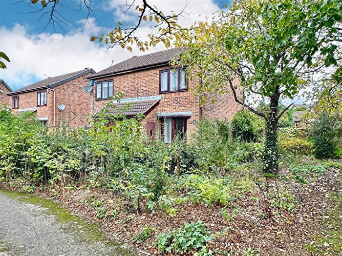 2 Bedroom Semi Detached House To Rent In Thealby Gardens, Doncaster, DN4