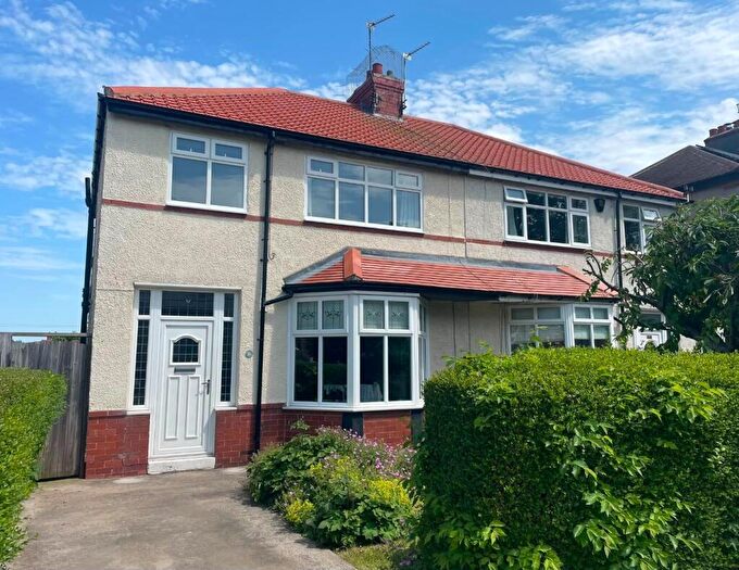 3 Bedroom Semi-Detached House For Sale In Lyndhurst Road, Whitley Bay, NE25