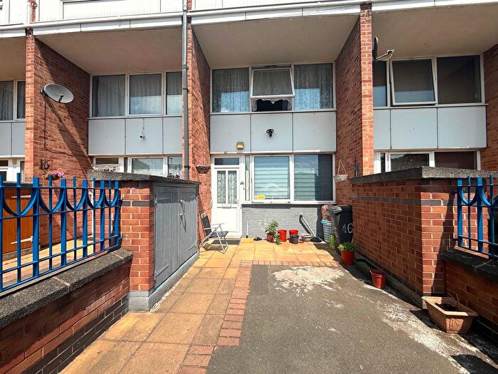 3 Bedroom Maisonette To Rent In Southey Close, Leicester, LE4
