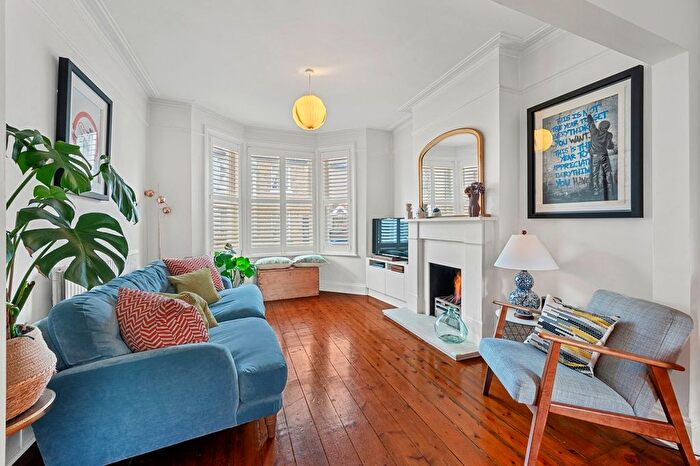 3 Bedroom Detached House For Sale In Springfield Lane, Weybridge, KT13