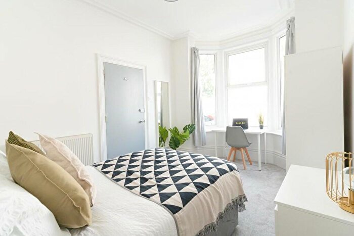 5 Bedroom Terraced House To Rent In Playfair Road, Southsea, PO5