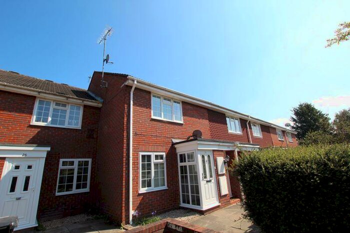 1 Bedroom Flat To Rent In Delaporte Close, Epsom, KT17