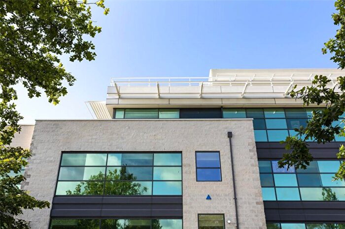 2 Bedroom Apartment To Rent In New Eton House, Bath Road, Slough, Berkshire, SL1