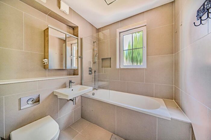2 Bedroom Apartment To Rent In Stanmore, Harrow, HA7