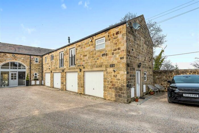 2 Bedroom Apartment To Rent In King Lane Farm, LS17