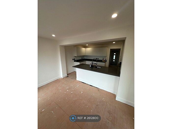 3 Bedroom Bungalow To Rent In Parc Sychnant, Conwy, LL32