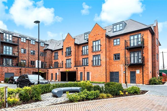 2 Bedroom Flat To Rent In Willow House, Carter Court, RG27